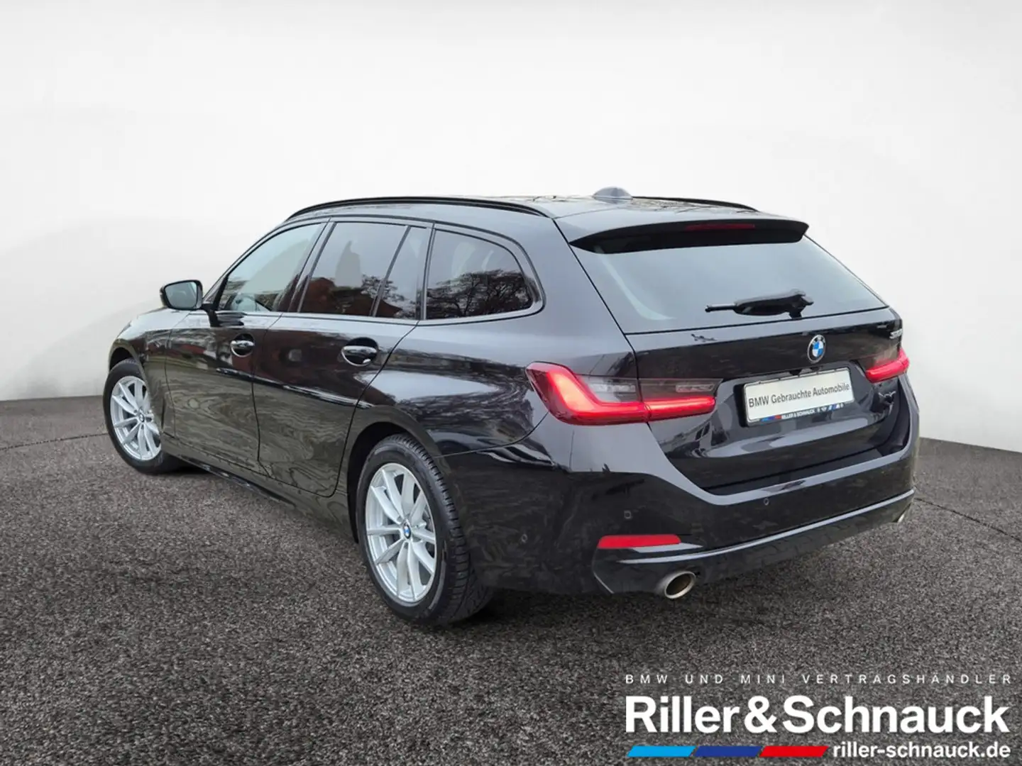 BMW 318 i Touring HUD+KAM+SHZG+LED+NAVI Schwarz - 2