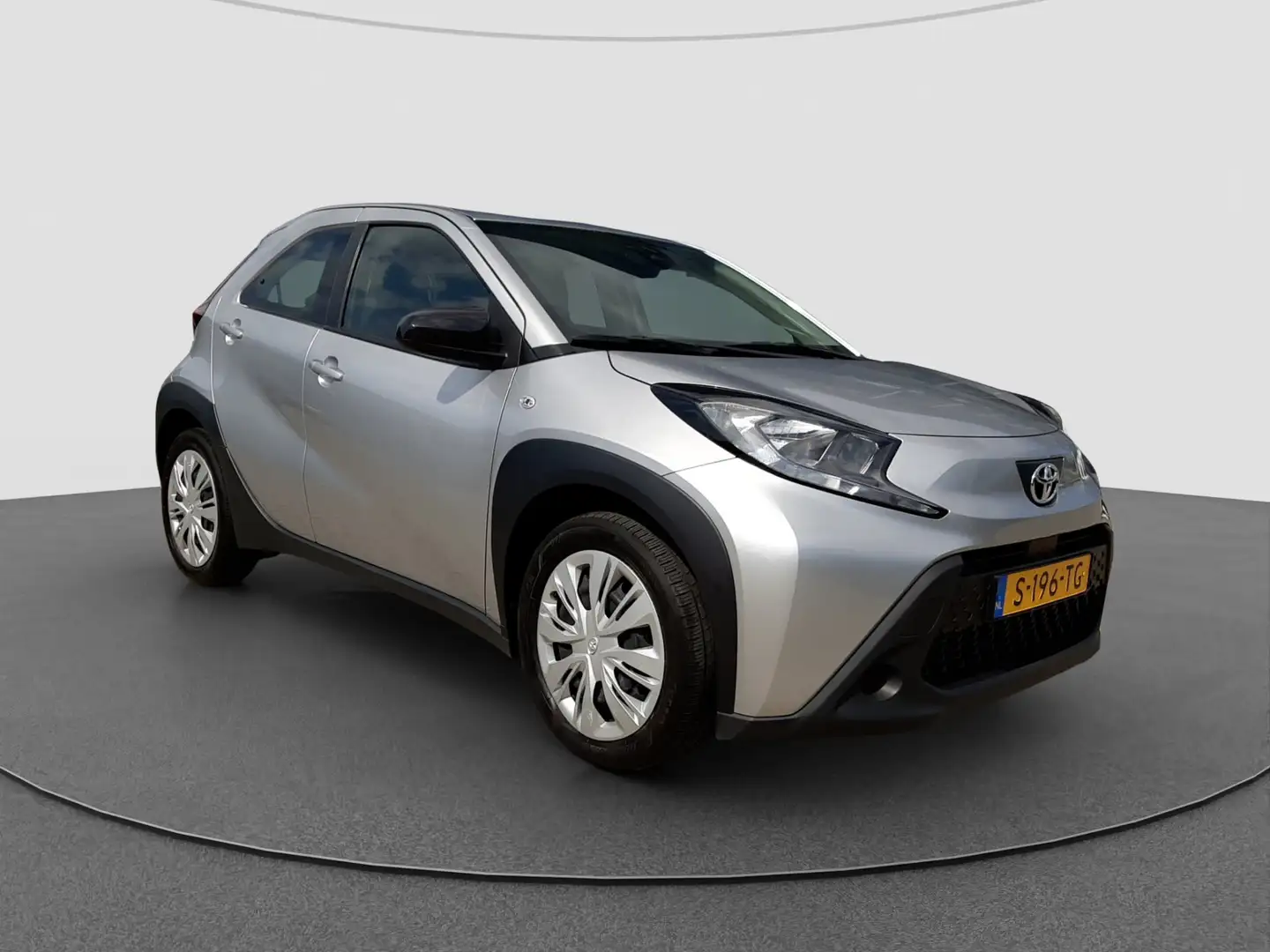 Toyota Aygo X 1.0 VVT-i MT Play | CarPlay\Android Auto | Camera Grijs - 2