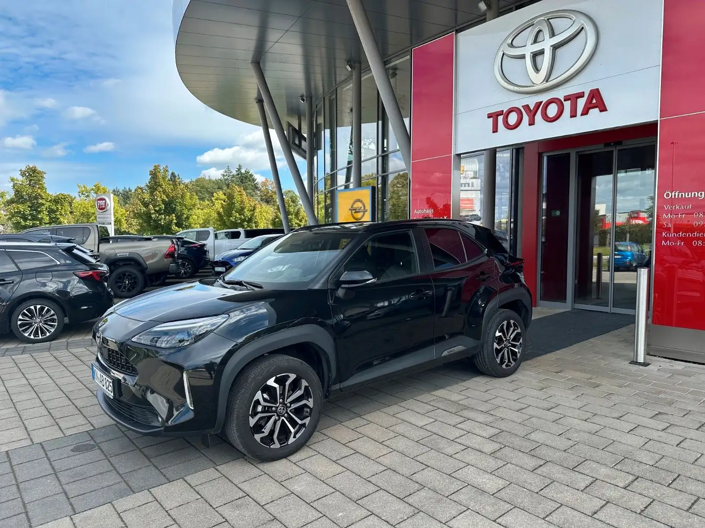 Toyota Yaris Cross Hybrid Team Deutsch. SAFETY+WINTER Schwarz - 2