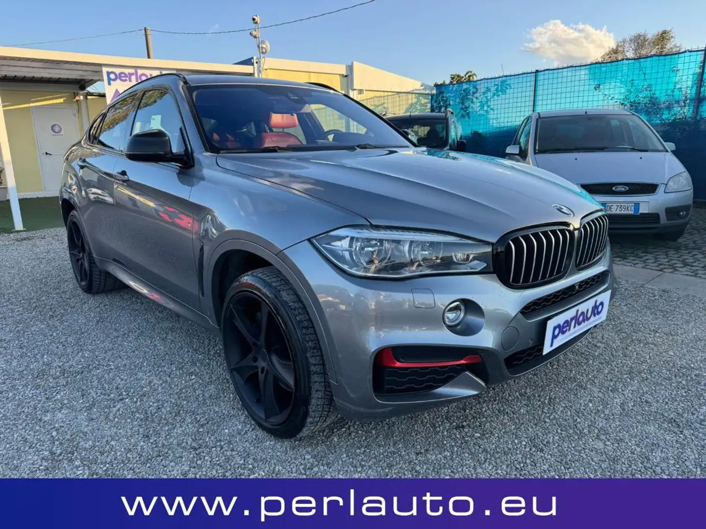 BMW X6 M50 d siva - 2