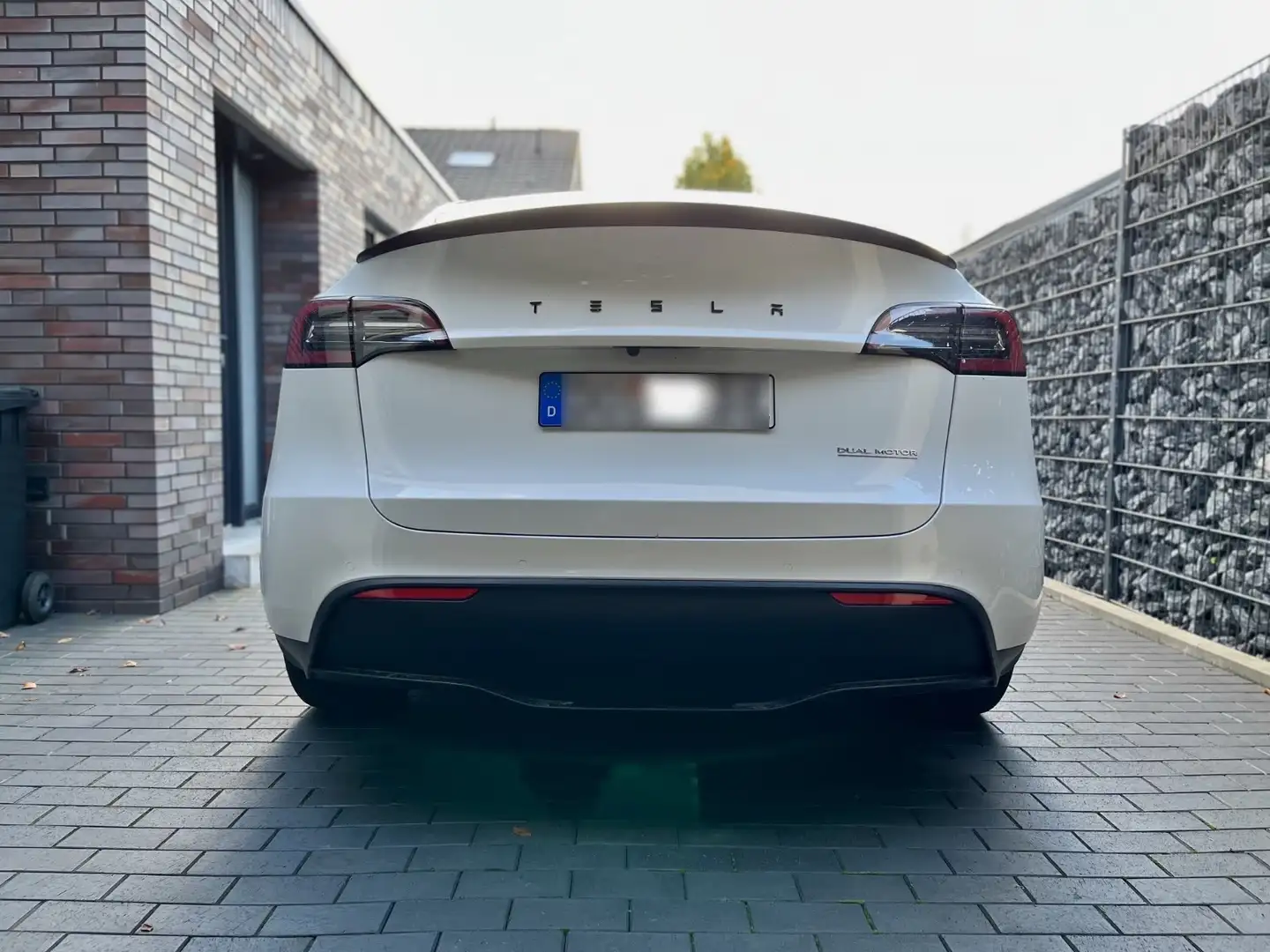 Tesla Model Y Performance Weiß - 2