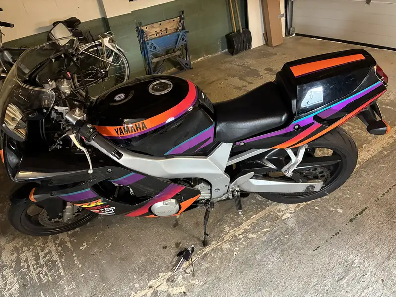 Yamaha FZR 600 - foto 2