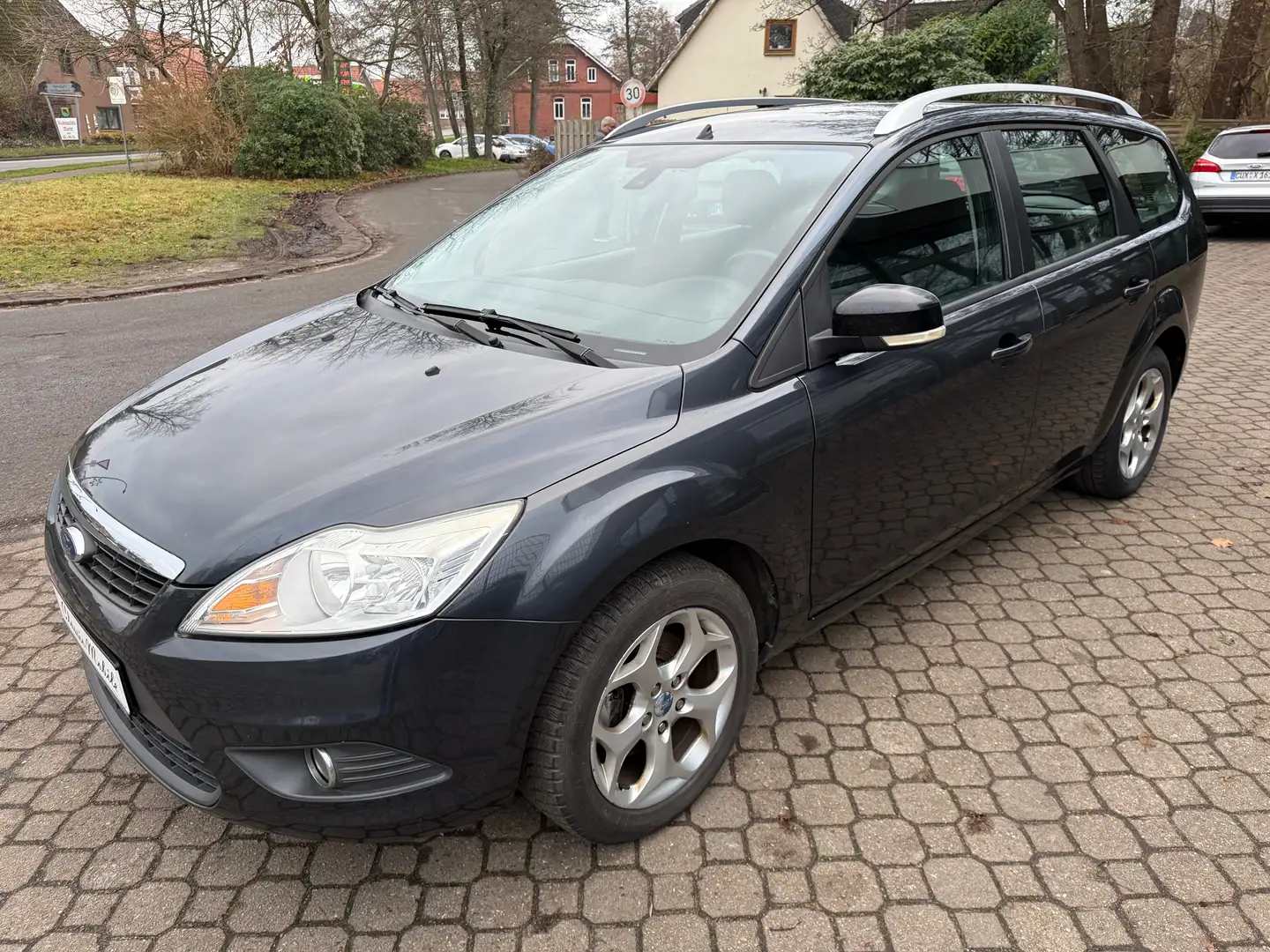 Ford Focus Turnier 1.6 TDCi Style *HU a.W. neu*Klima*Navi* Grau - 2