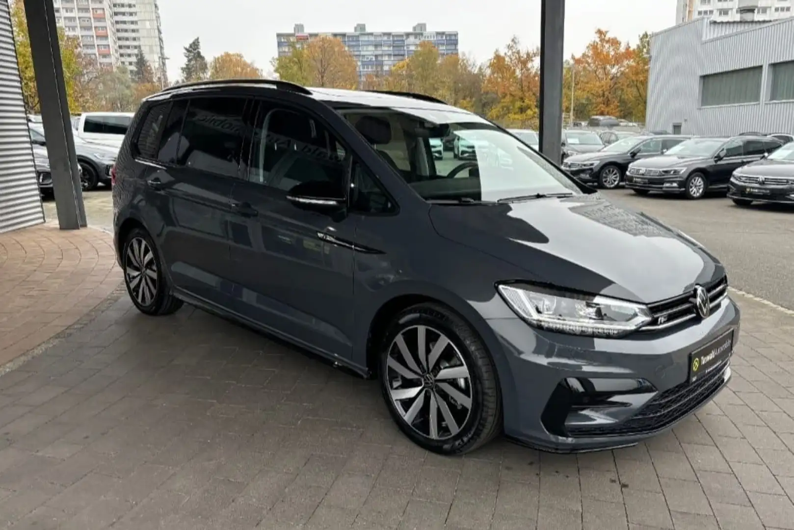 Volkswagen Touran 1.5 TSI ACT OPF DSG Highline 7 persoons - 2