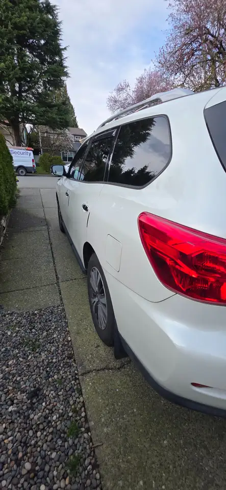 Nissan Pathfinder снимка Nissan Pathfinder