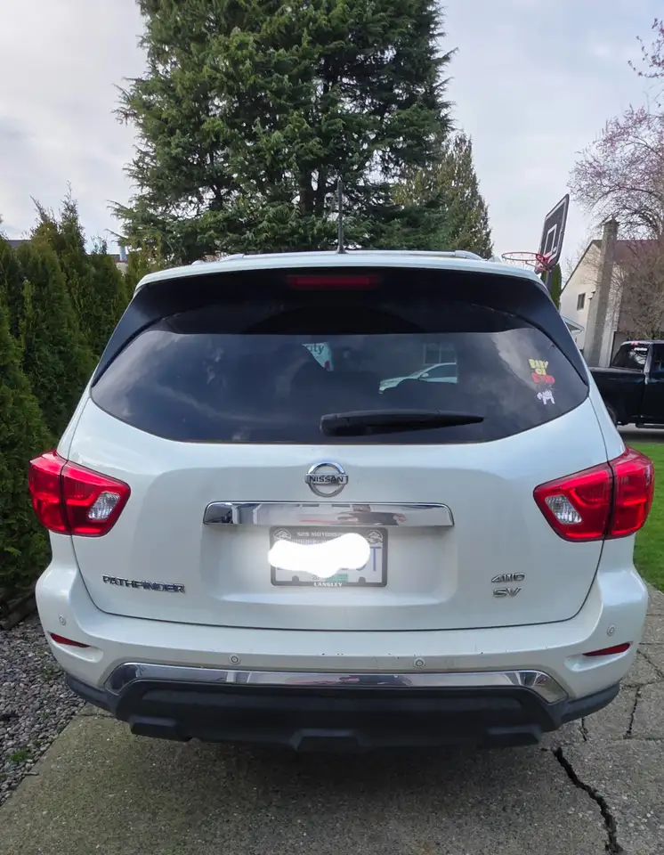 Nissan Pathfinder снимка Nissan Pathfinder
