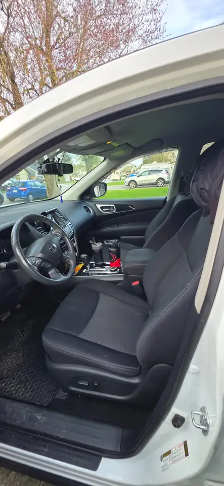 Nissan Pathfinder снимка Nissan Pathfinder