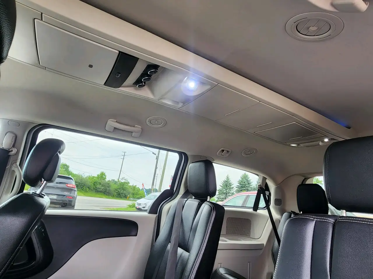 Dodge Grand Caravan photo Dodge Grand Caravan