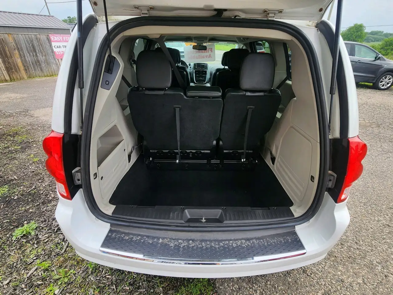 Dodge Grand Caravan photo Dodge Grand Caravan
