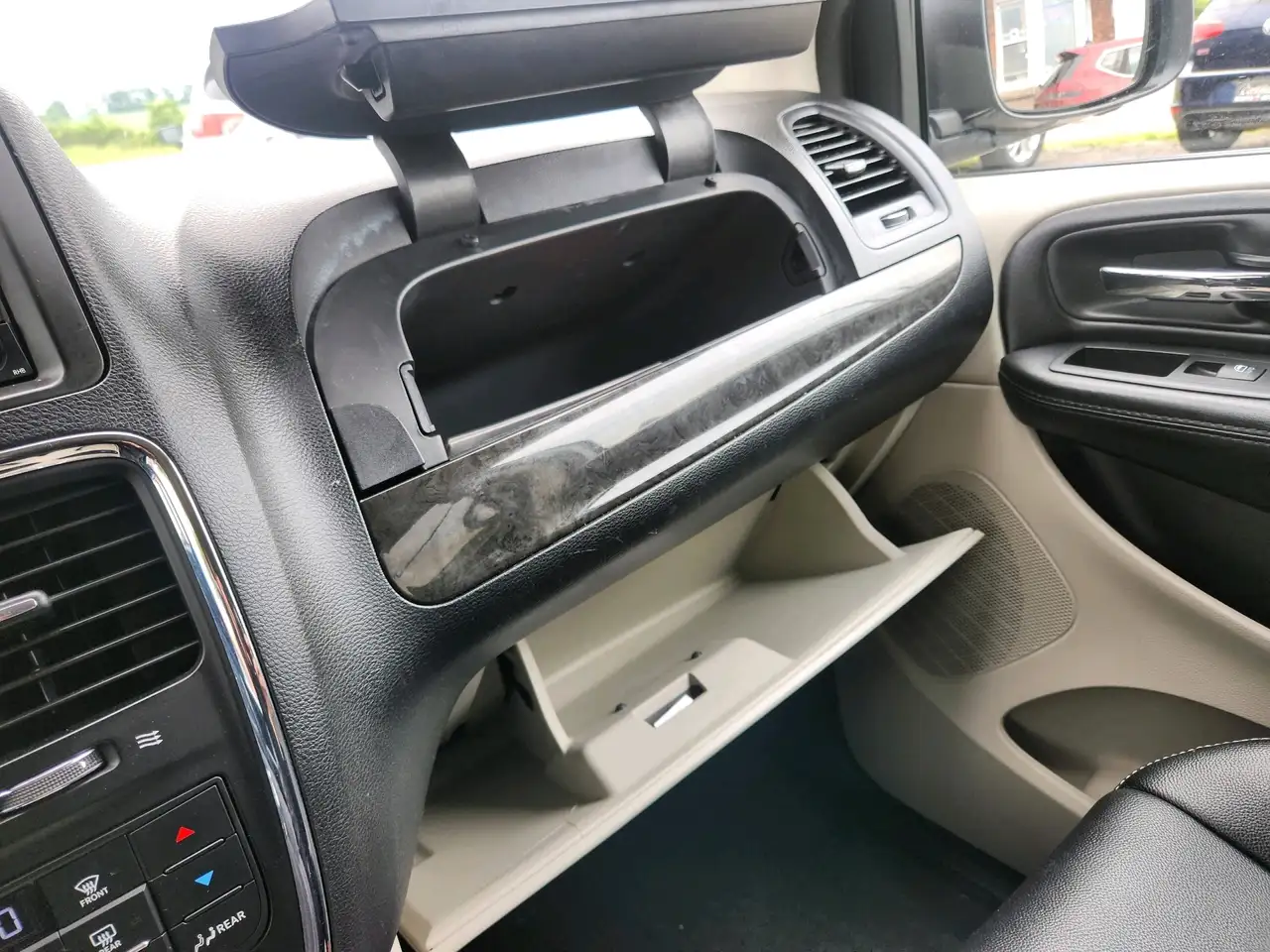 Dodge Grand Caravan photo Dodge Grand Caravan