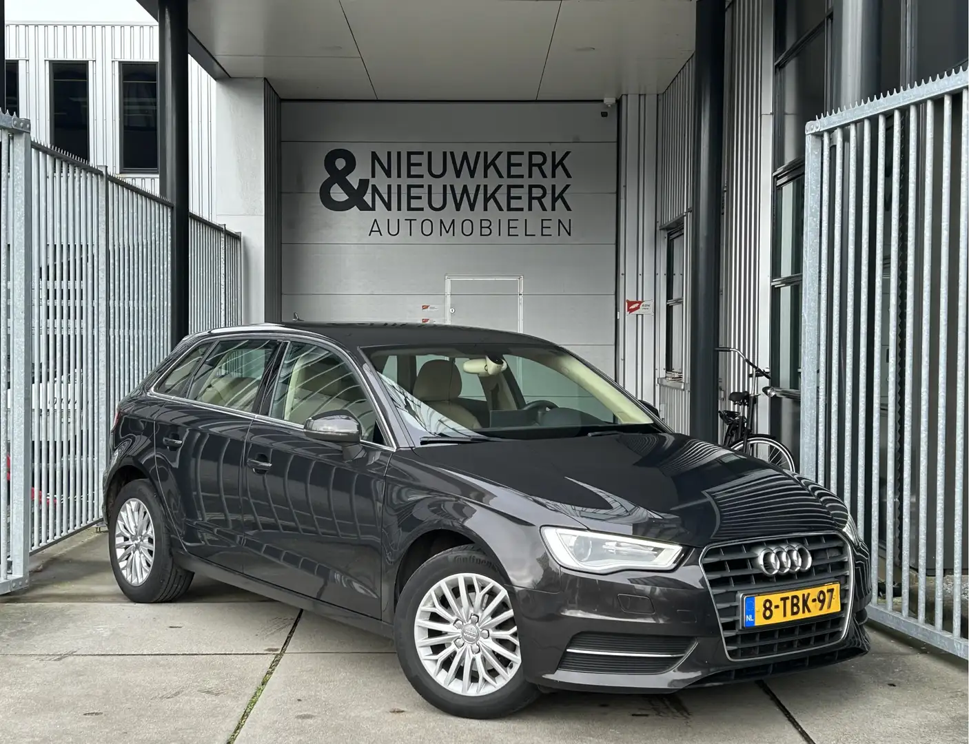 Audi A3 Sportback 1.2 TFSI Ambiente Pro Line plus | CRUISE Bruin - 2