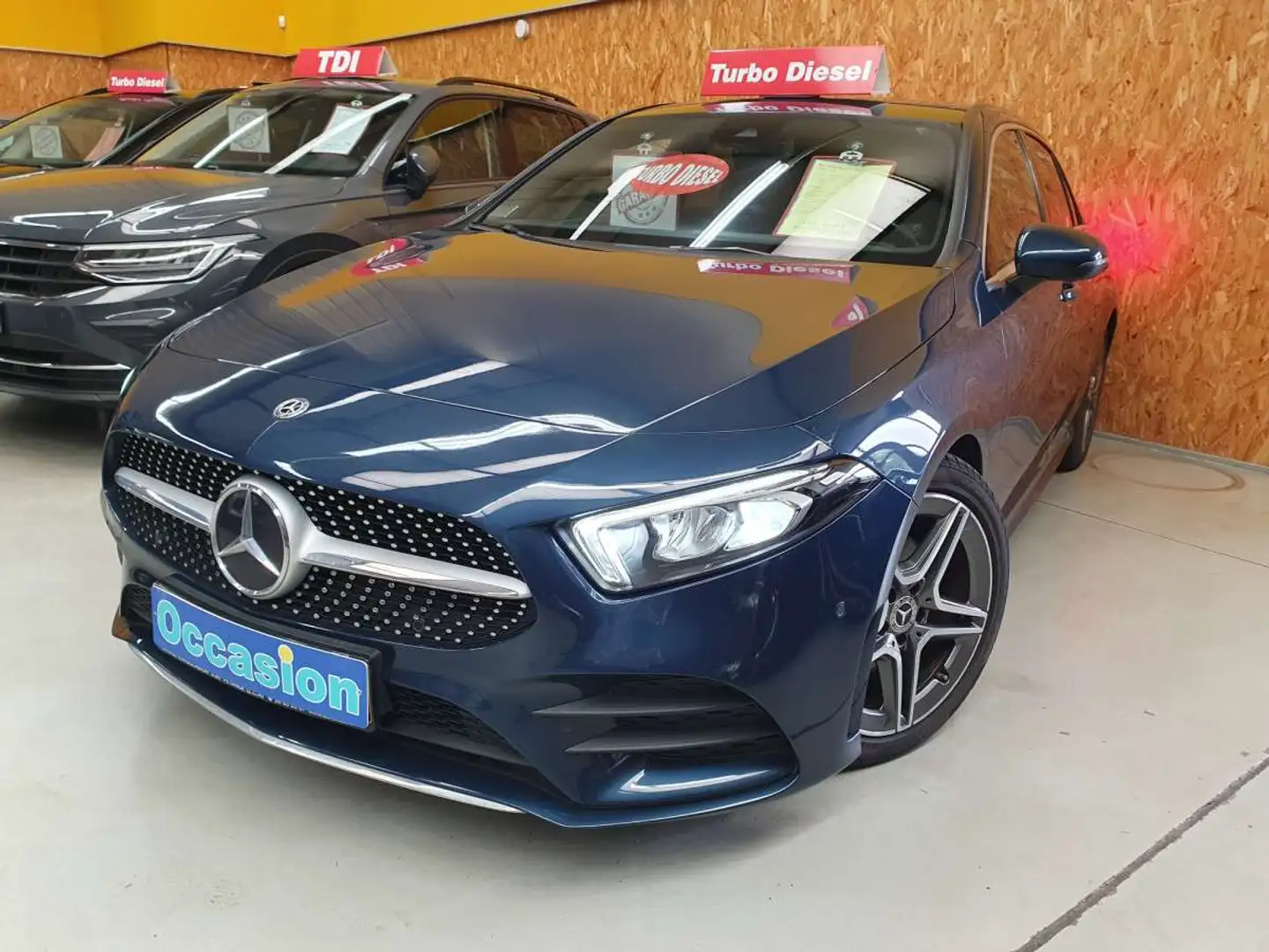 Mercedes-Benz A 180 CDI DCT AMG LINE Bleu - 1
