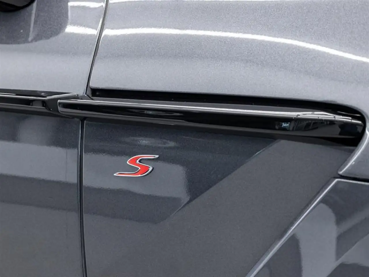 Aston Martin DBX снимка Aston Martin DBX