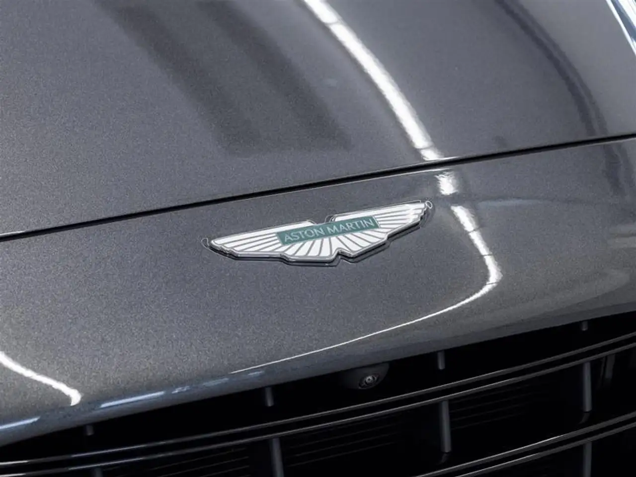 Aston Martin DBX снимка Aston Martin DBX