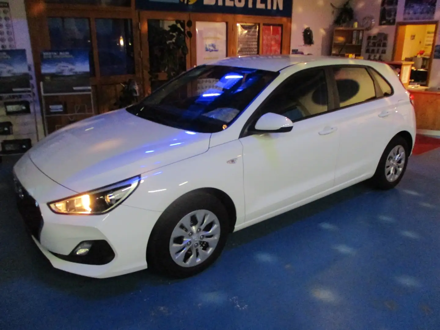 Hyundai i30 1.4 Select,Top Zustand,AHK, Weiß - 2
