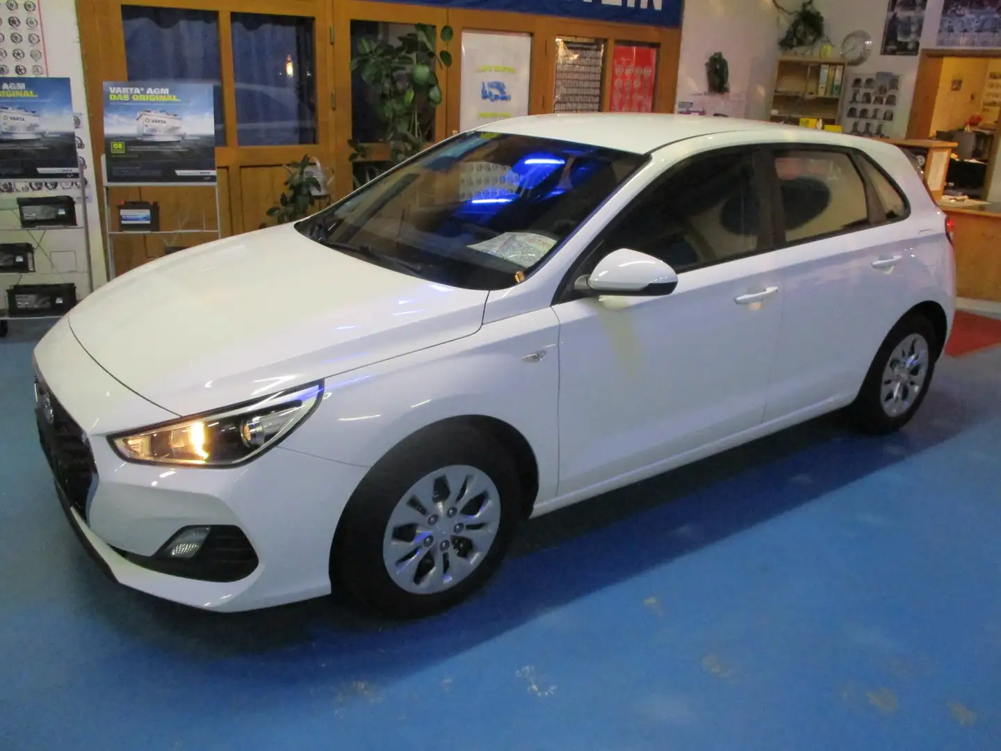 Hyundai i30 1.4 Select,Top Zustand,AHK, Weiß - 1