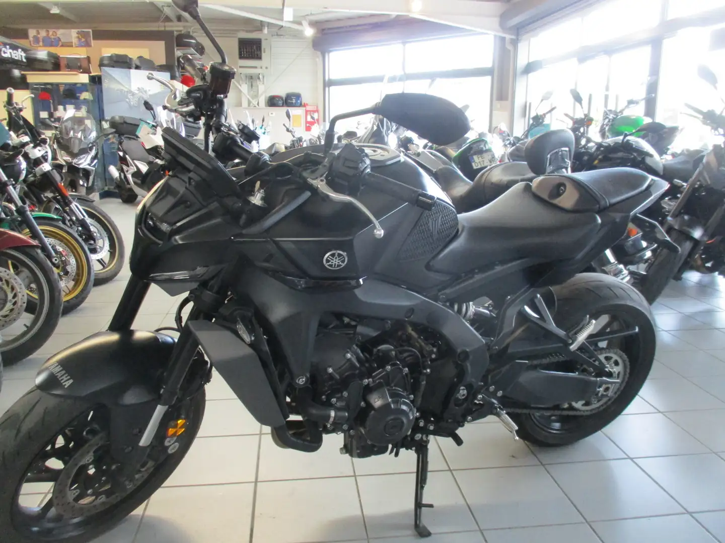 Yamaha MT-09 Noir - 1