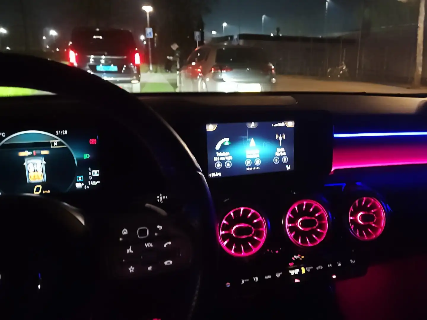Mercedes-Benz A 250 Premium Plus Grijs - 2