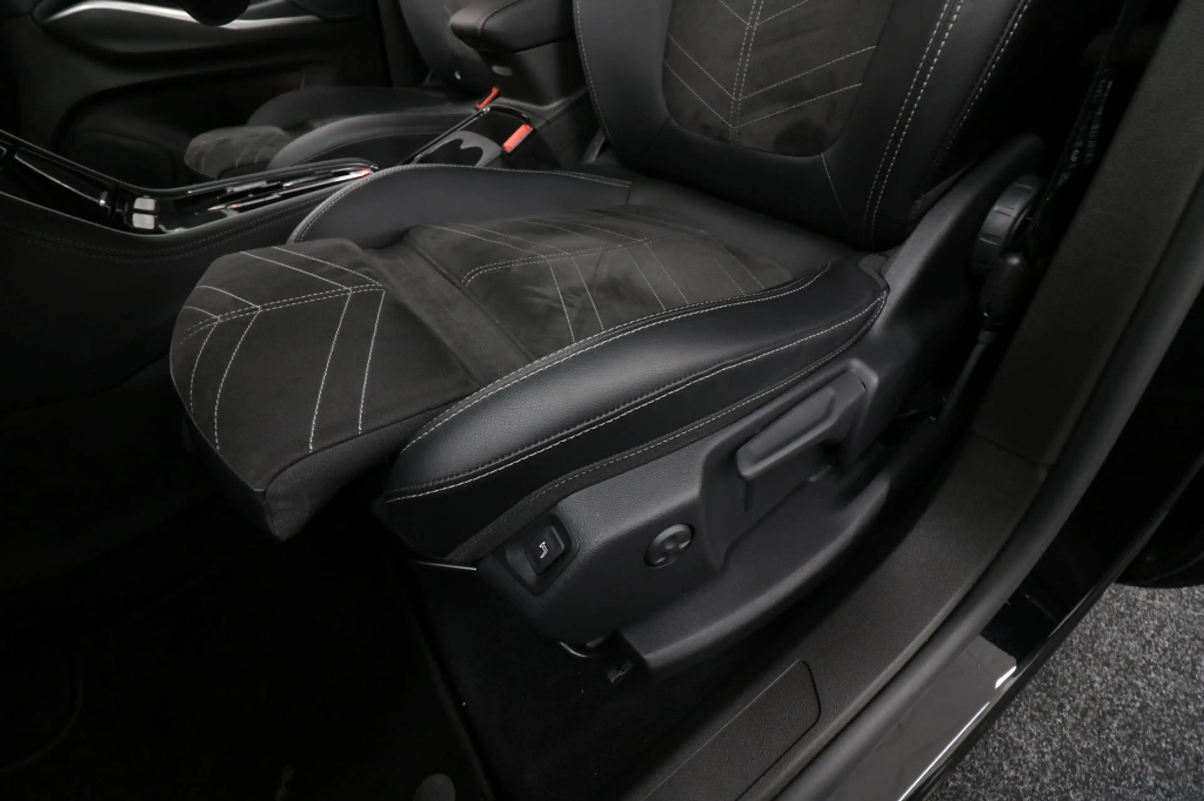 Opel Grandland 1.2 Turbo GS Line — photo 4