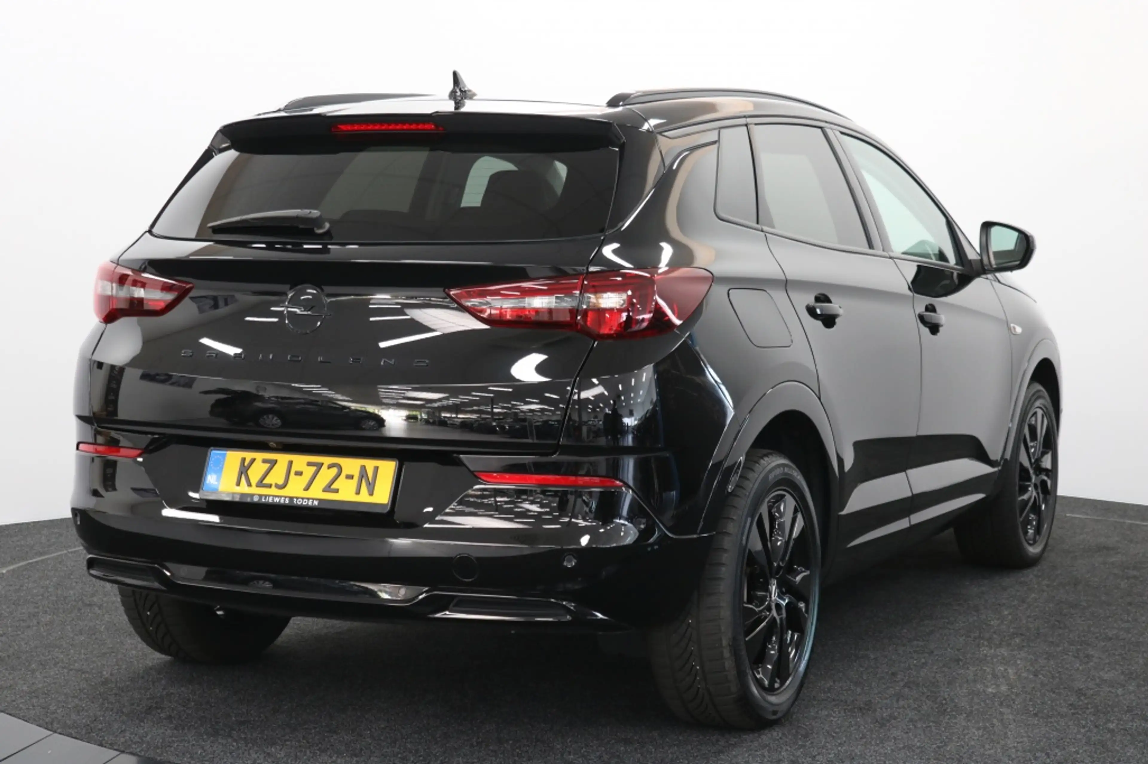 Opel Grandland 1.2 Turbo GS Line — photo 8