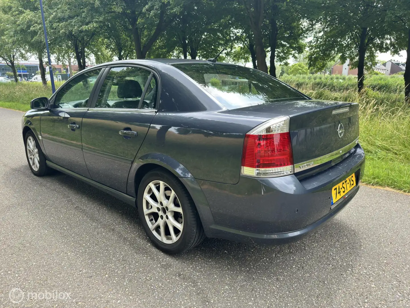 Opel Vectra 2.2-16V Executive*AUTOMAAT*LEDER*DISTRIBUTIE VV Grijs - 2
