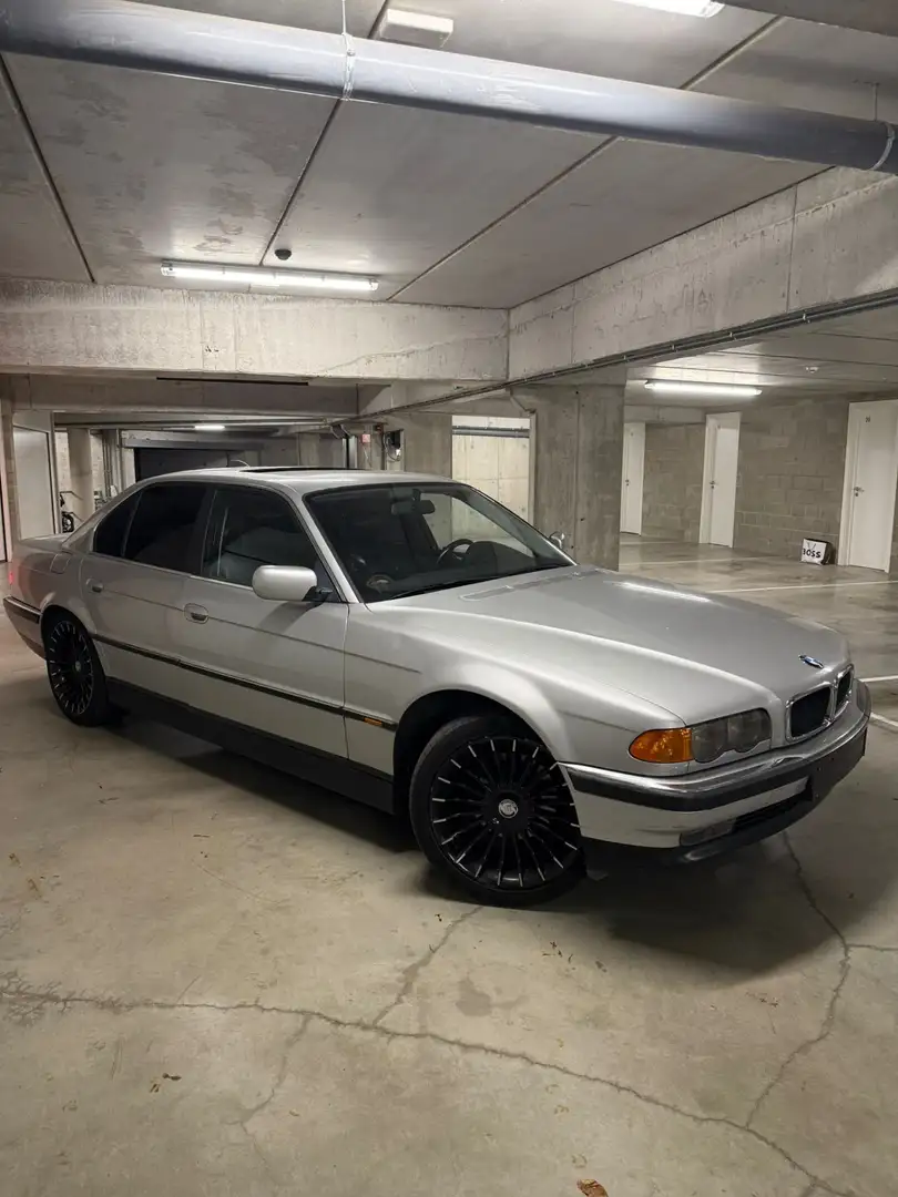 BMW 728 728i - 2