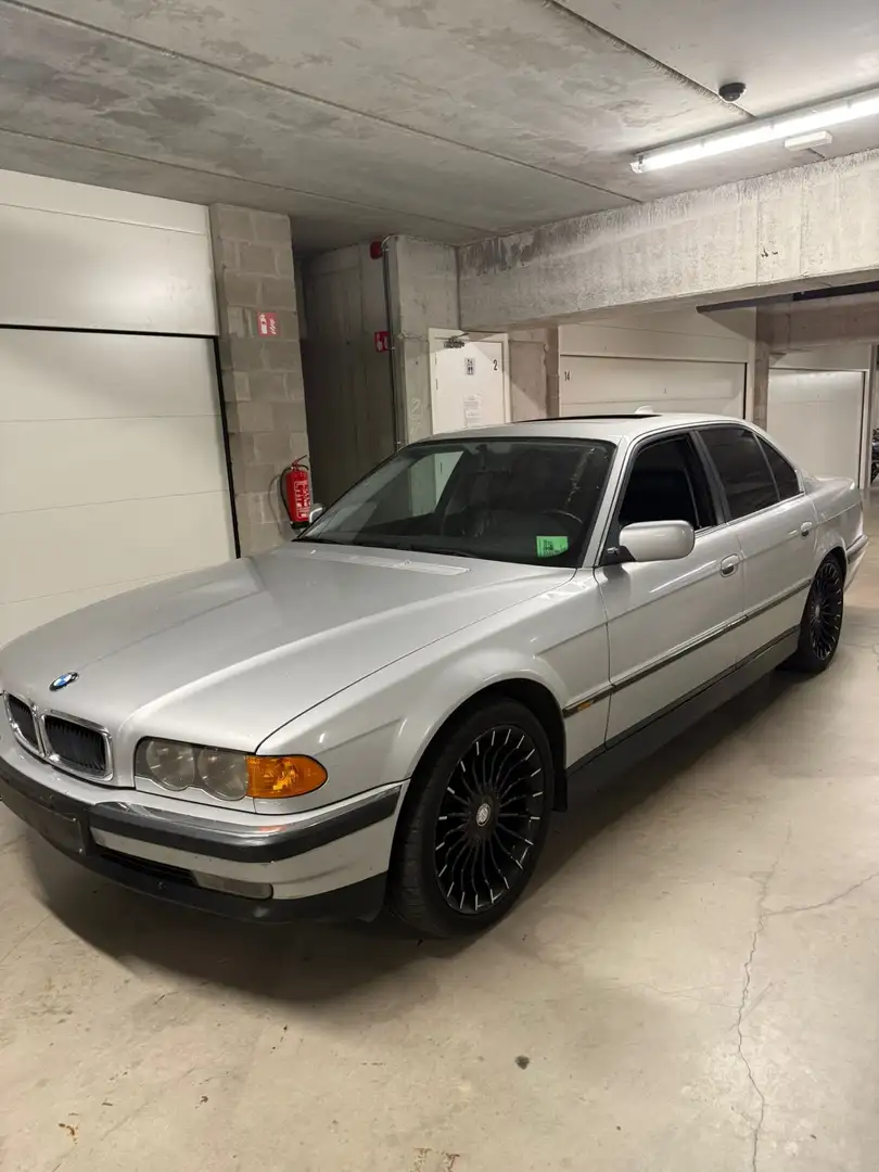 BMW 728 728i - 1
