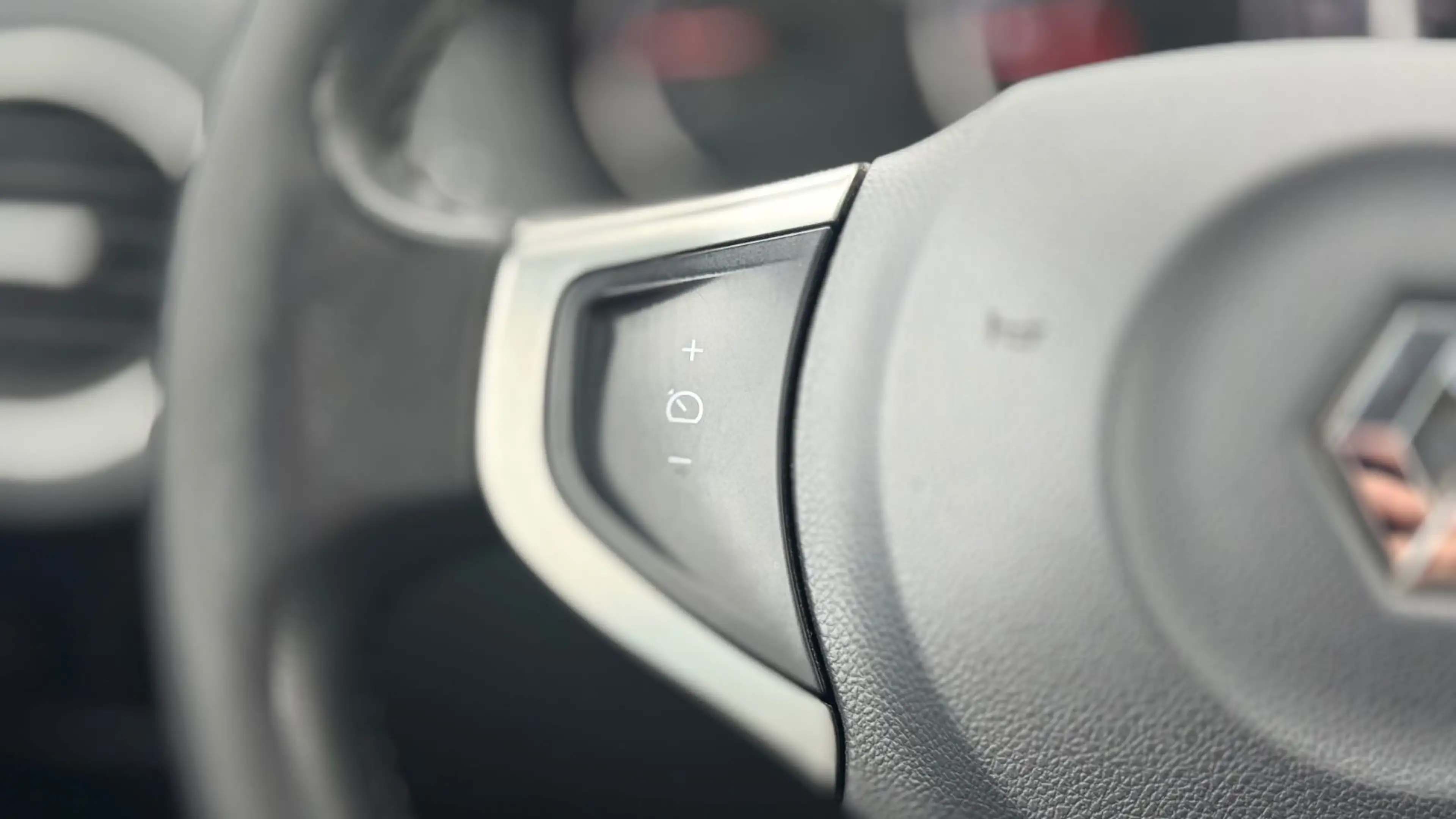 Renault Koleos Night&Day — photo 11