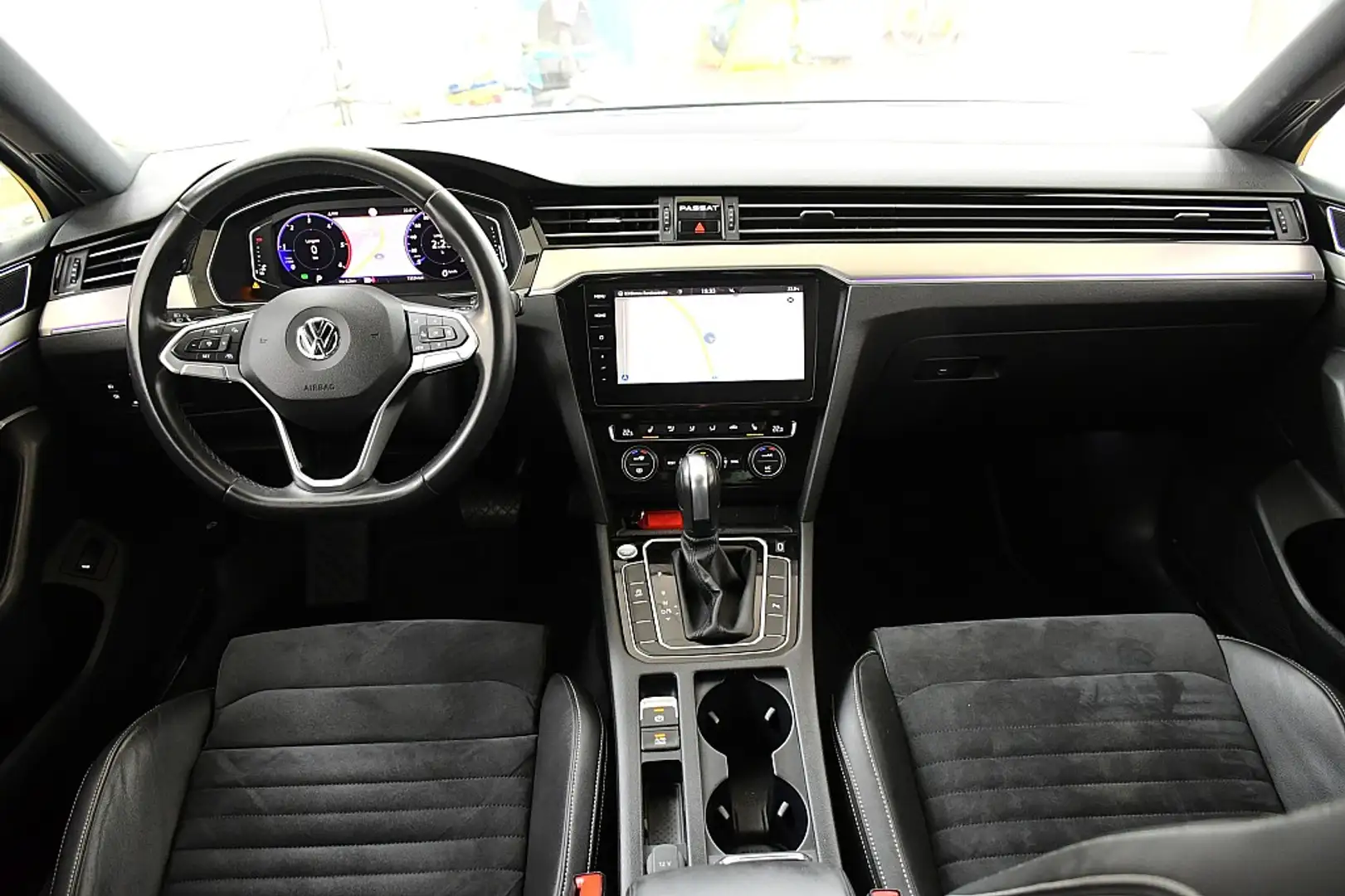 Volkswagen Passat Elegance 2,0 SCR TDI DSG Stříbrná - 2