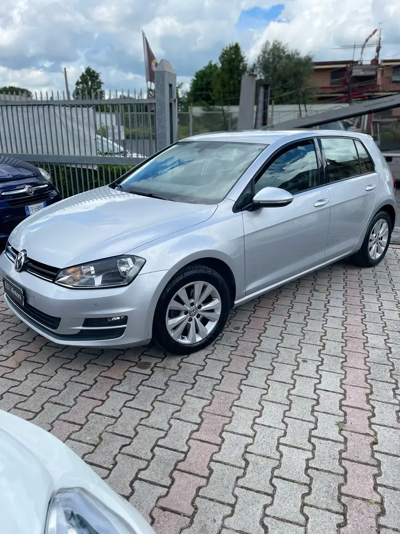 Volkswagen Golf - 2