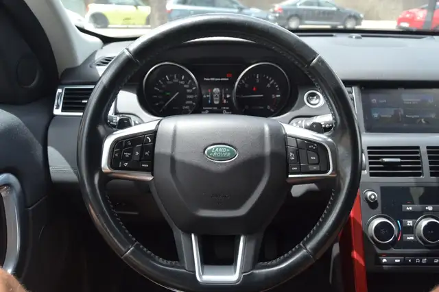 Land Rover Discovery view 11
