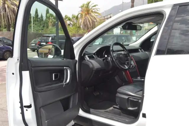 Land Rover Discovery view 10