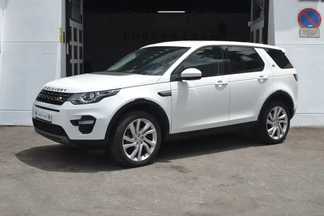 Land Rover Discovery view 2