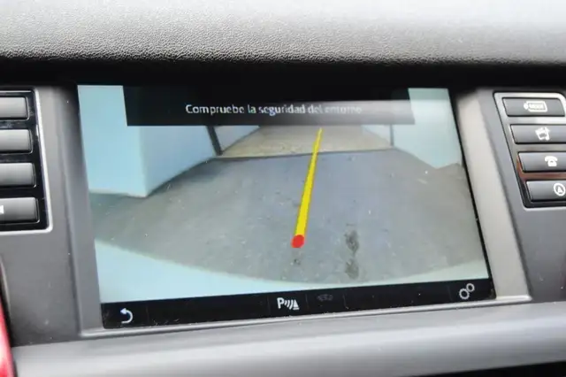 Land Rover Discovery view 14