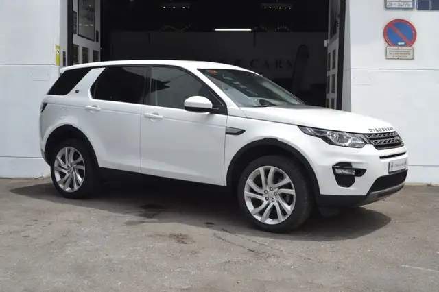 Land Rover Discovery view 4