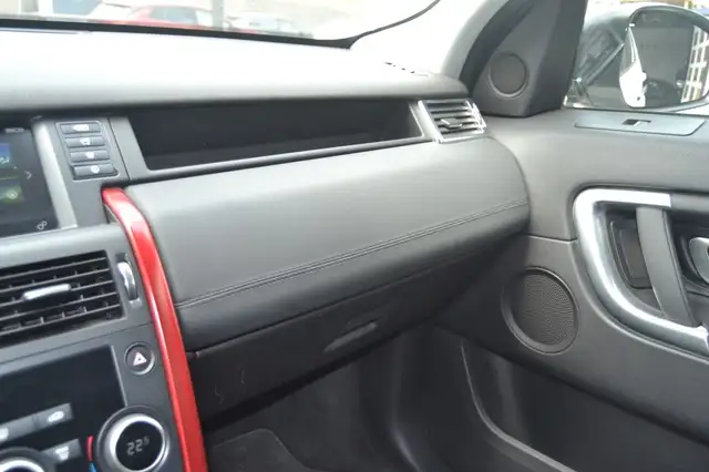Land Rover Discovery view 15