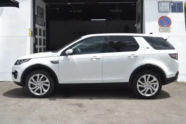 Land Rover Discovery view 9