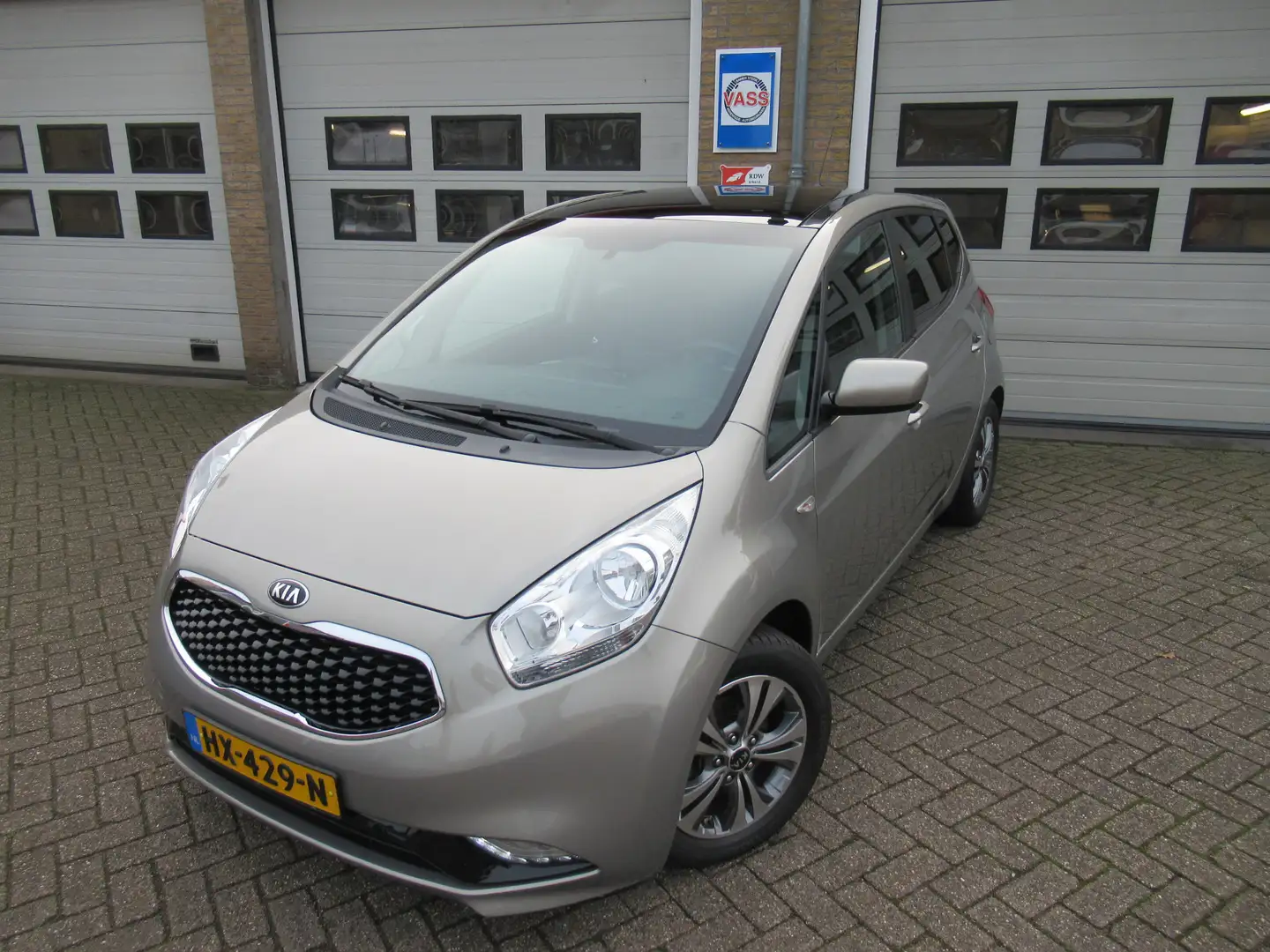 Kia Venga 1.4 CVVT DynamicPLusLine Gris - 1