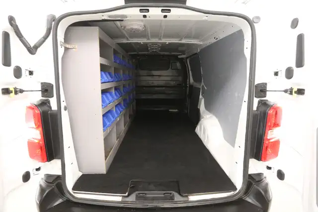 Opel Vivaro view 3