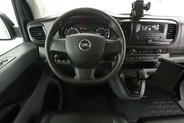 Opel Vivaro view 2