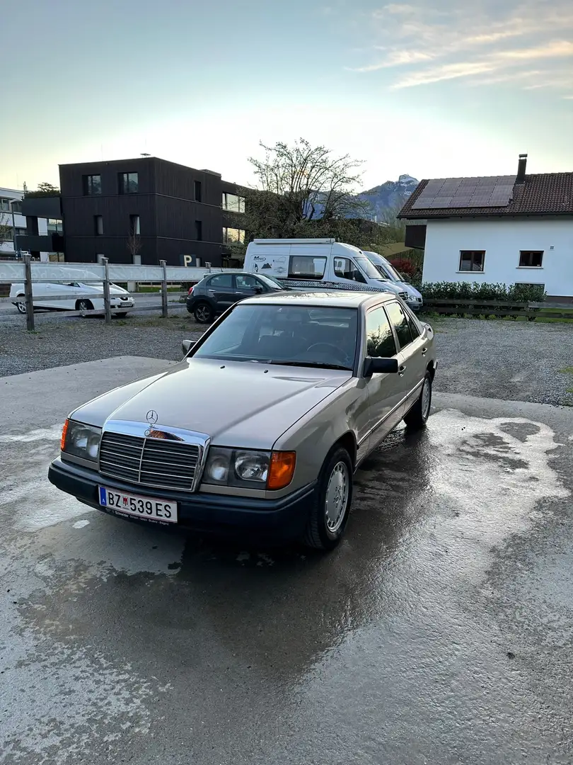 Mercedes-Benz E 300 W124 Brąz - 1
