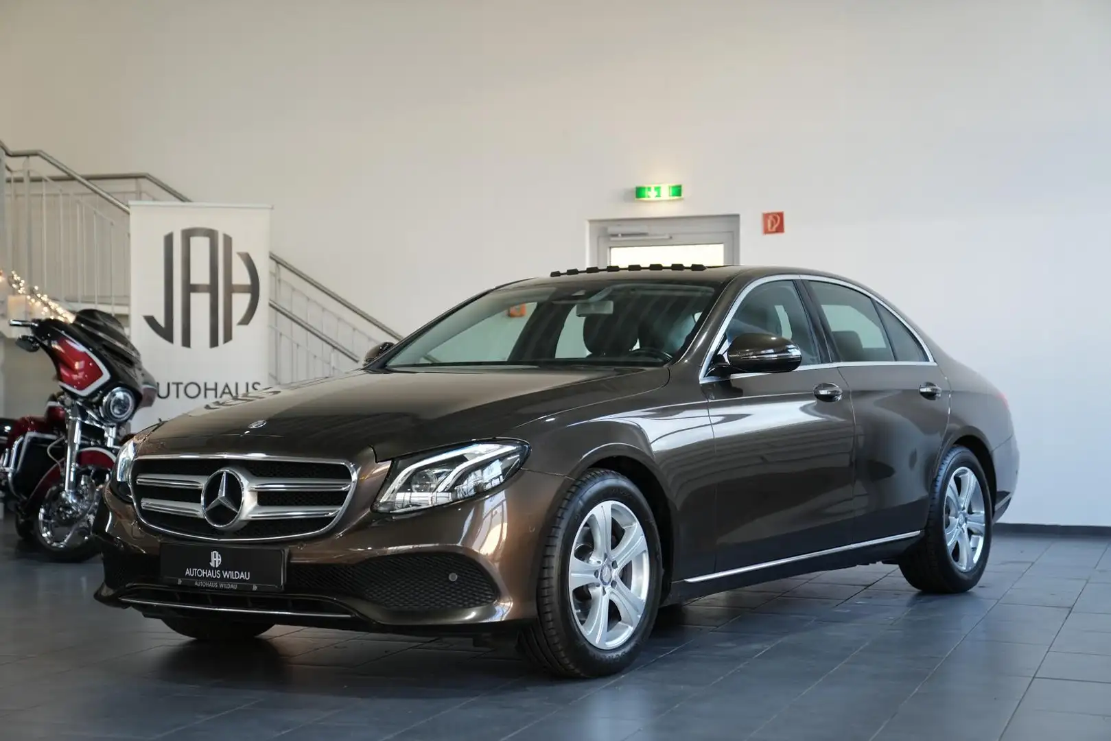 Mercedes-Benz E 200 E 200 *AUT*NAV*AMBIENT*LED*SCHIEBEDACH* Braun - 2