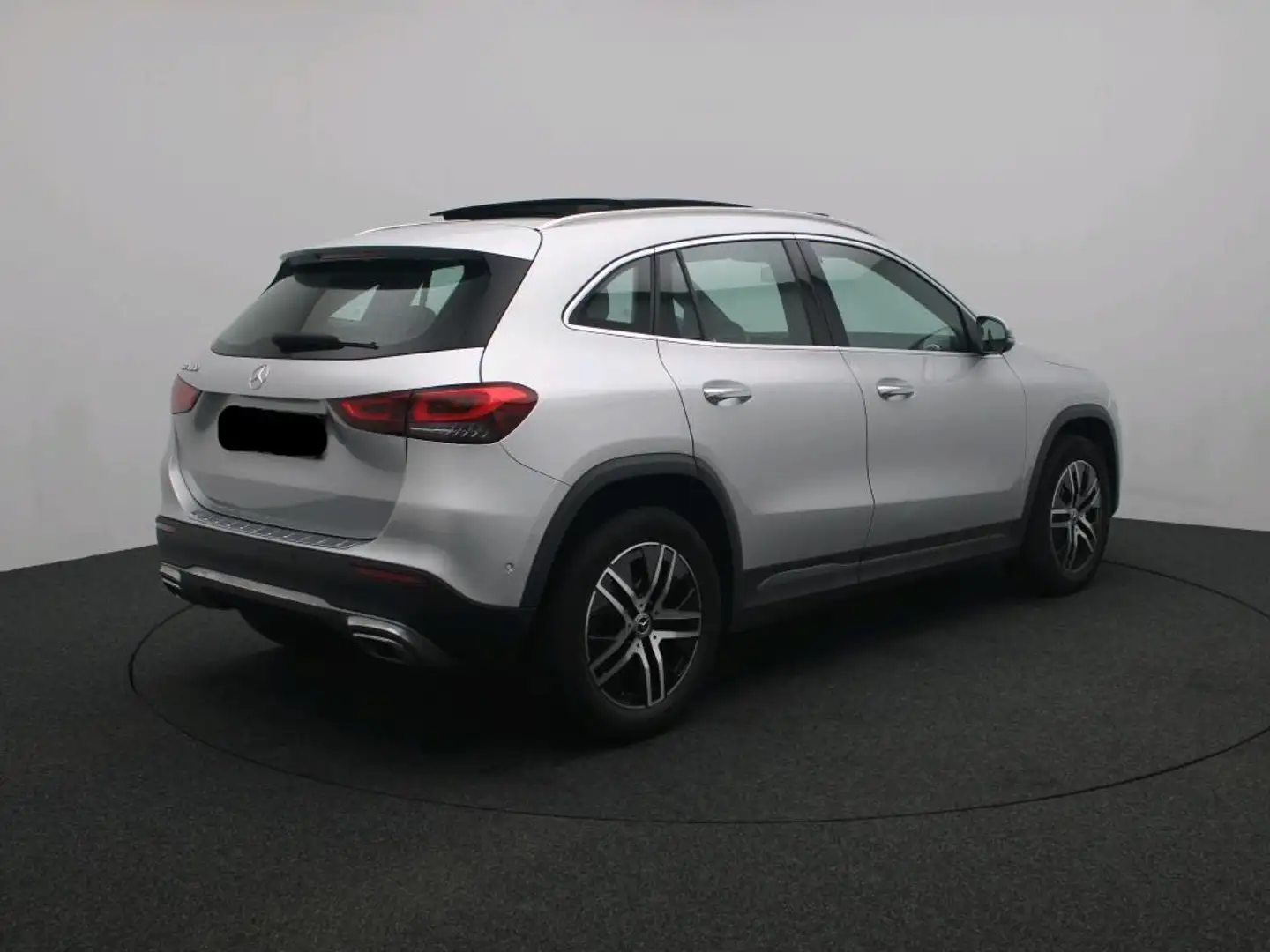Mercedes-Benz GLA 180 Business Solution + LEDER + PANORAMISCH DAK + MEMO Plateado - 2