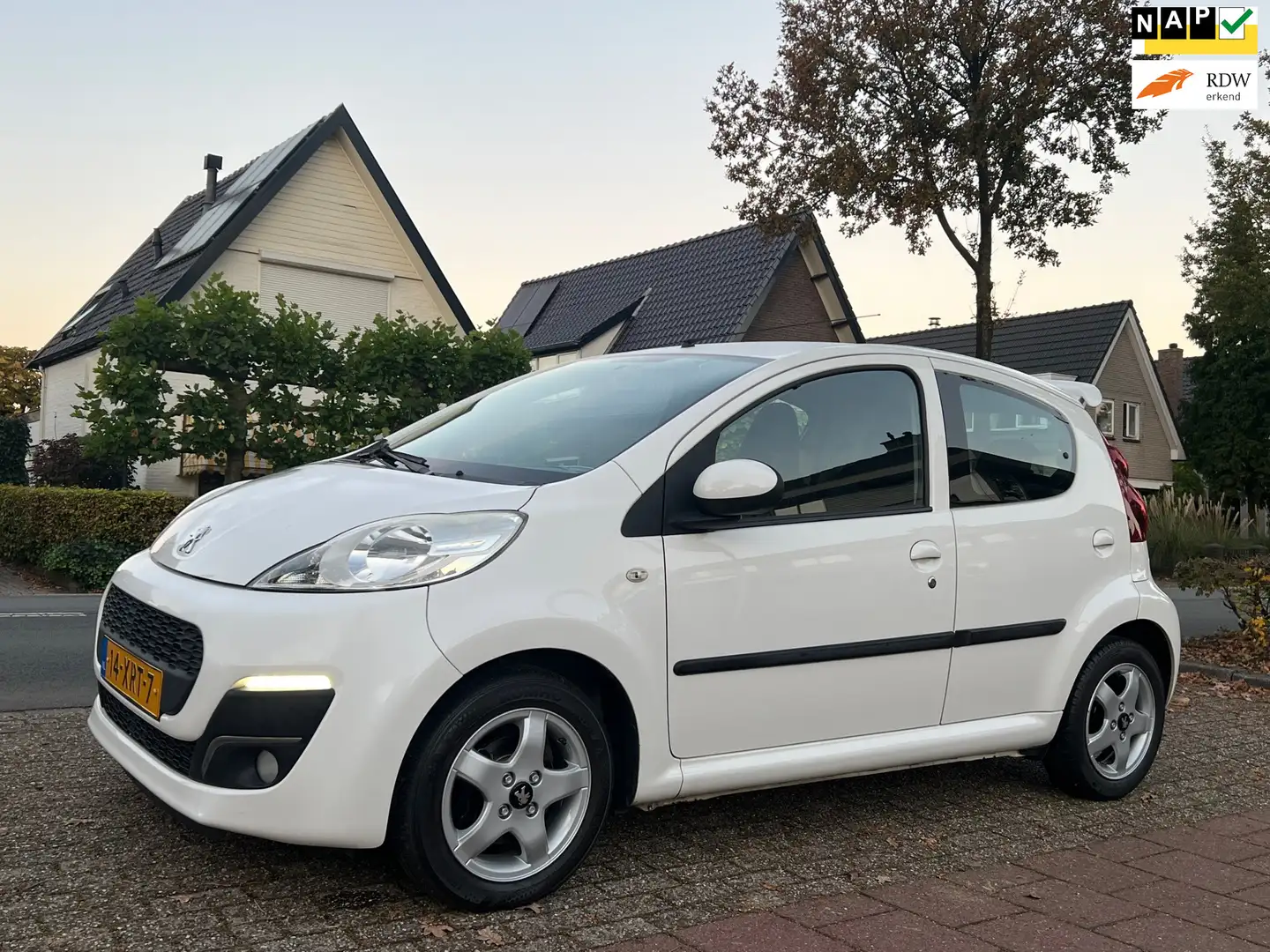 Peugeot 107 1.0 EXCLUSIVE NL-AUTO-NAP Wit - 1