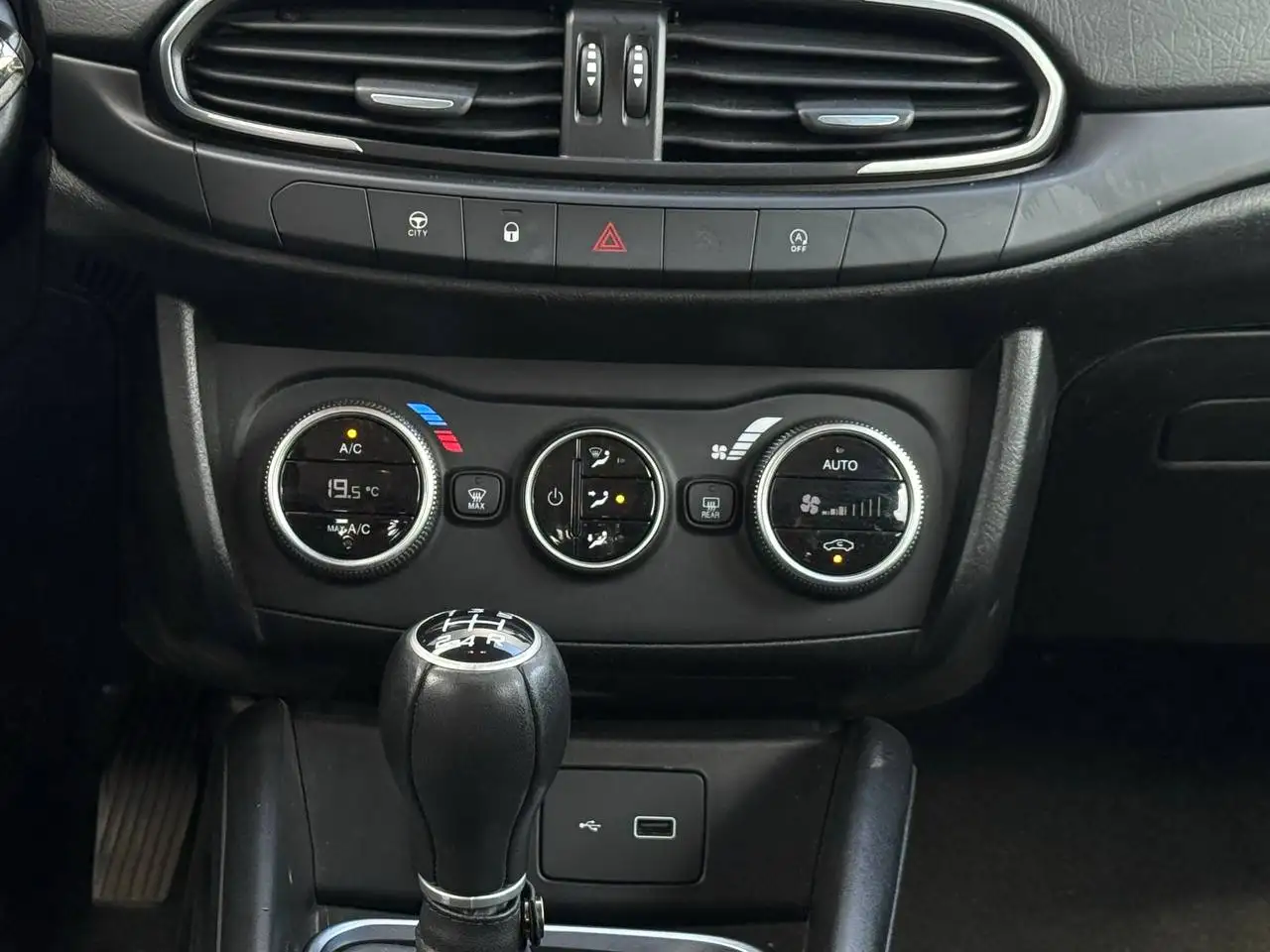 Fiat Tipo 1.0 BENZINE 2022 / CARPLAY / AUTO CLIMA / CRUISE CONTROL / 29.800KM !!, миниатюра 15