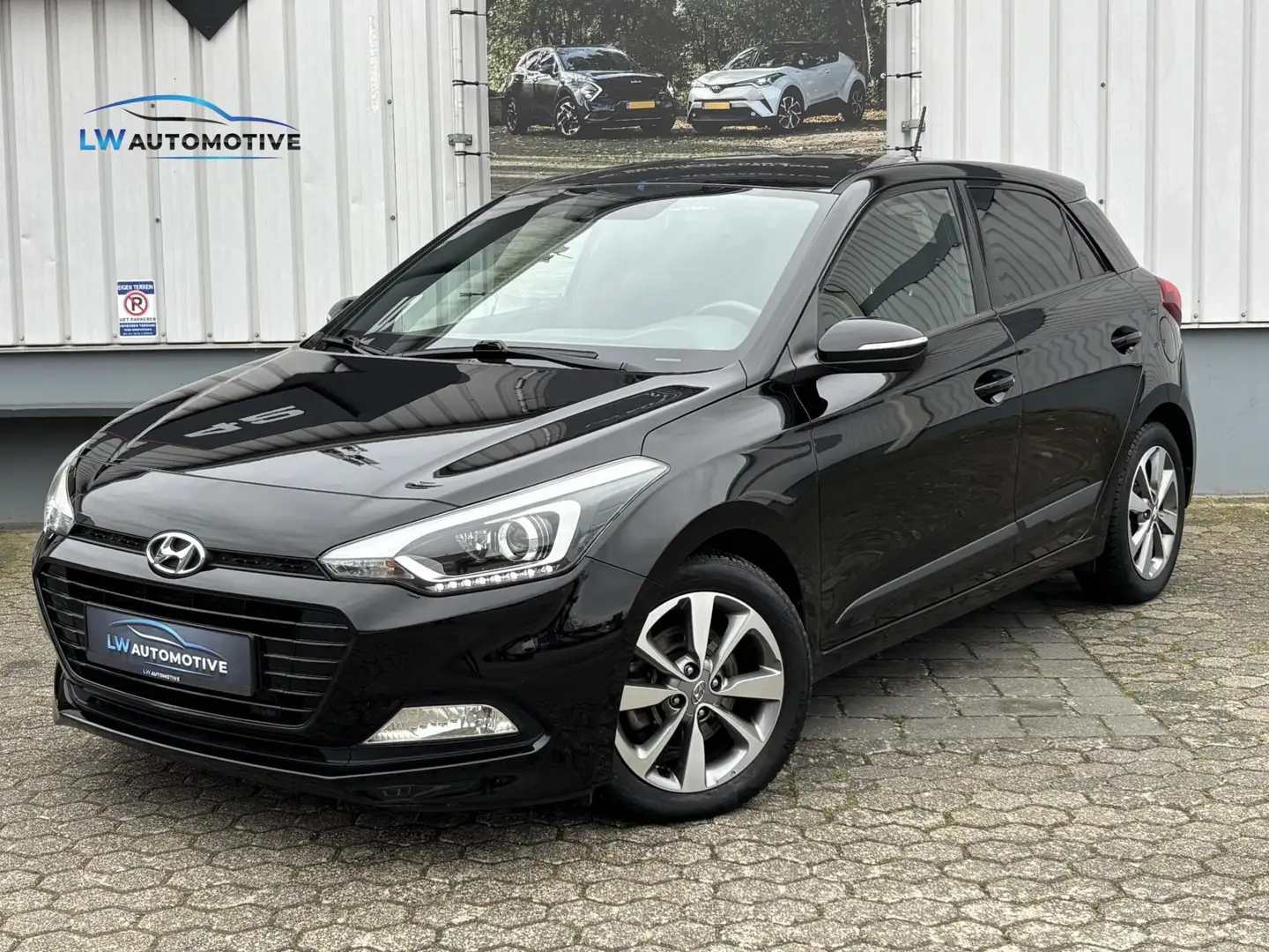 Hyundai i20 1.0 T-GDI 120pk Comfort | Navi | Camera | Stoel+st Zwart - 1