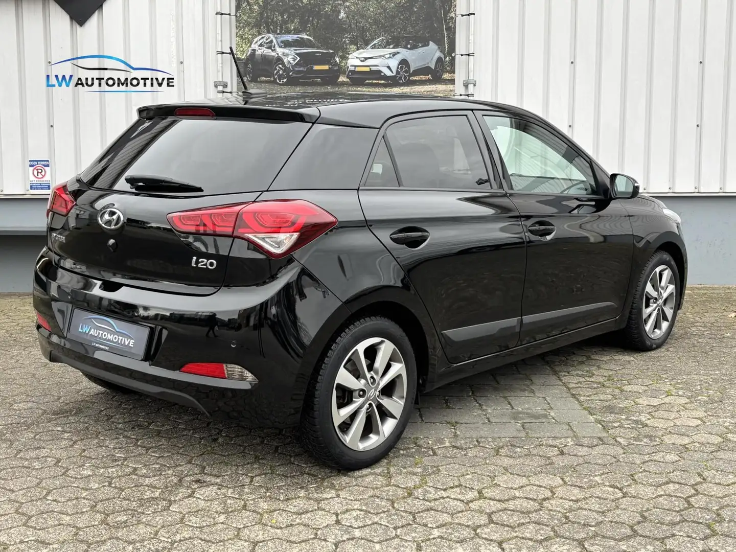 Hyundai i20 1.0 T-GDI 120pk Comfort | Navi | Camera | Stoel+st Zwart - 2