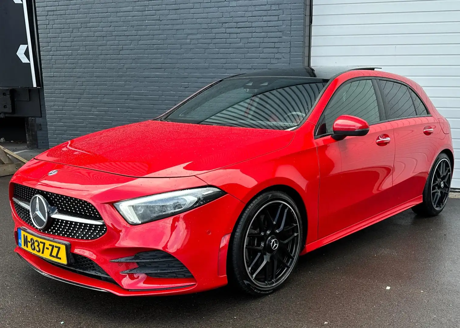 Mercedes-Benz A 250 Premium Plus AMG/PANO/MEMORY/LEDER/VOLOPTIE! Roşu - 2