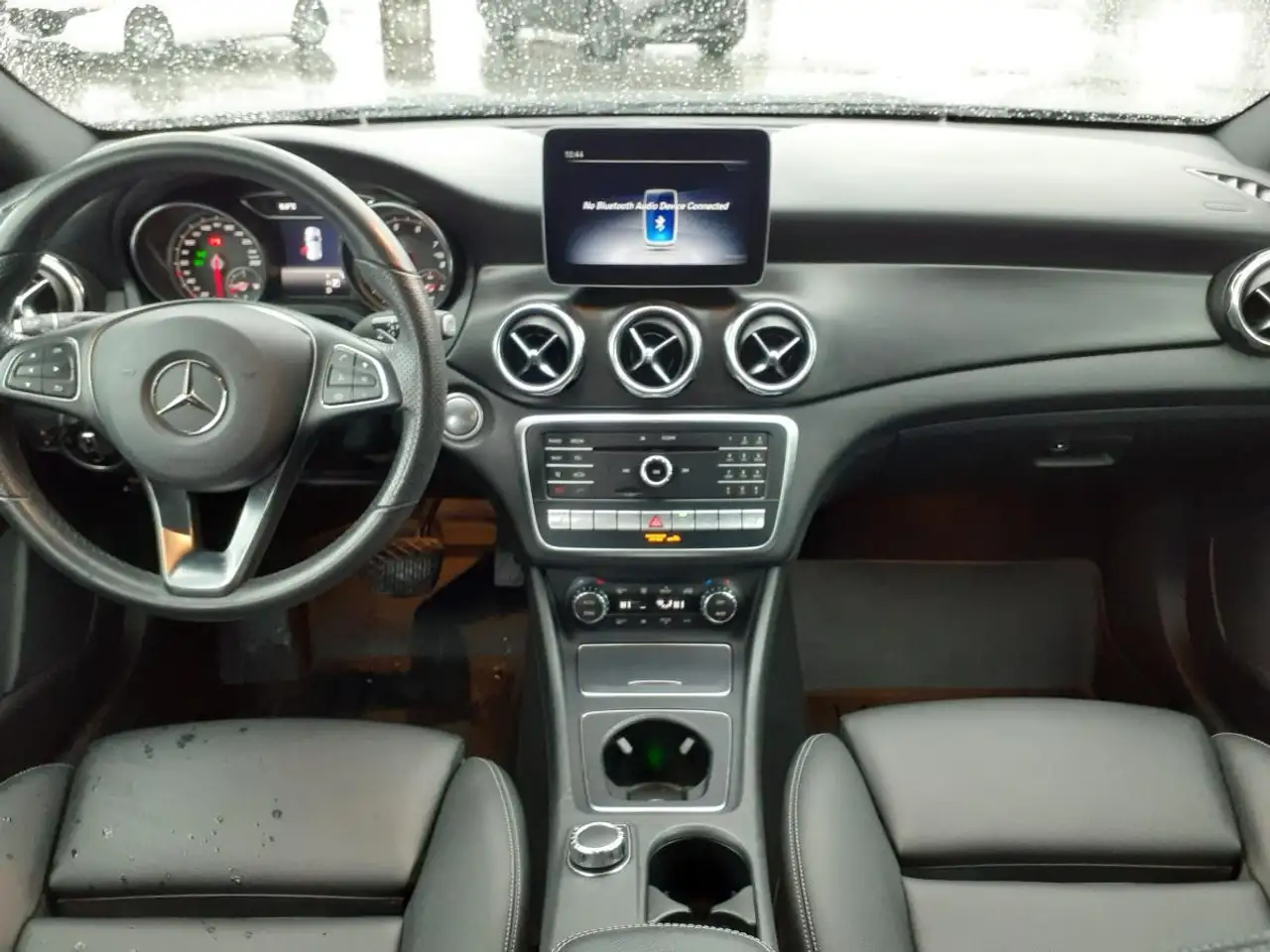 Mercedes-Benz GLA снимка Mercedes-Benz GLA