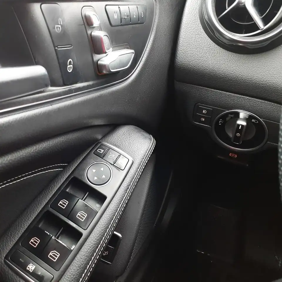 Mercedes-Benz GLA снимка Mercedes-Benz GLA